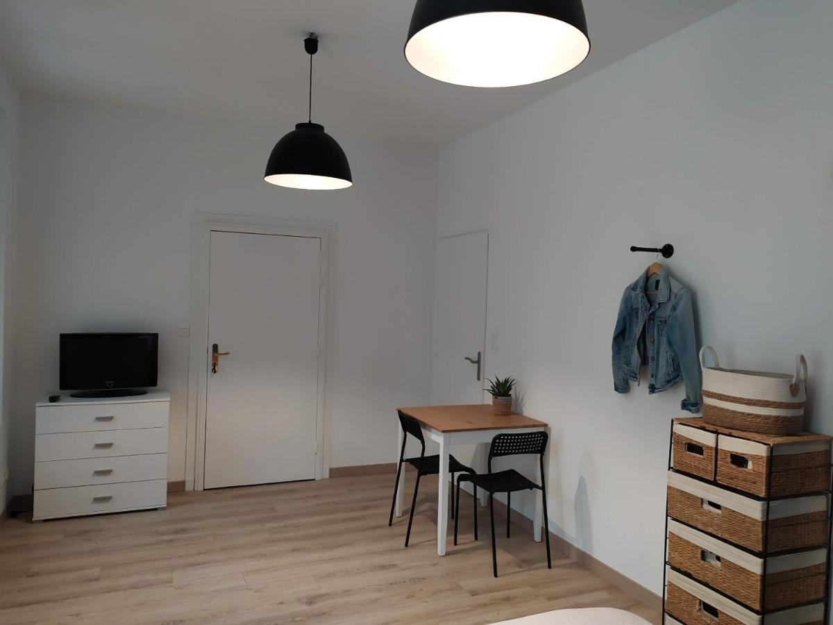 Ferienwohnung Chambre Au Coeur De Loudun Exterior foto